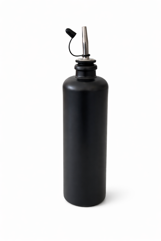 Schwarze Ölflasche 500 ml – Made in Germany mit Edelstahl-Ausgießer für Öl & Essig
